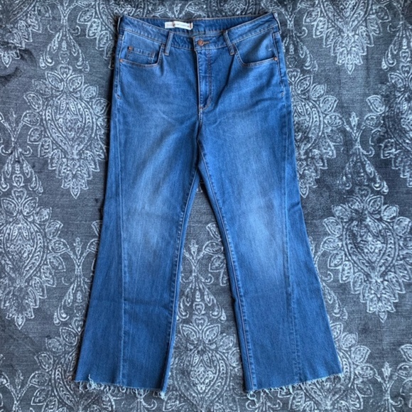 Anthro Pilcro High Rise Cropped Flare Raw Hem Jean - Picture 4 of 15